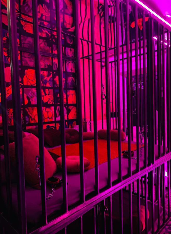 Secret Room Votre Love Room Coquine Et Insolite En Espace Privatif A Tournai Exteriör bild
